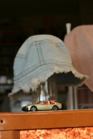 шапка и количка  | hat and toy-car 